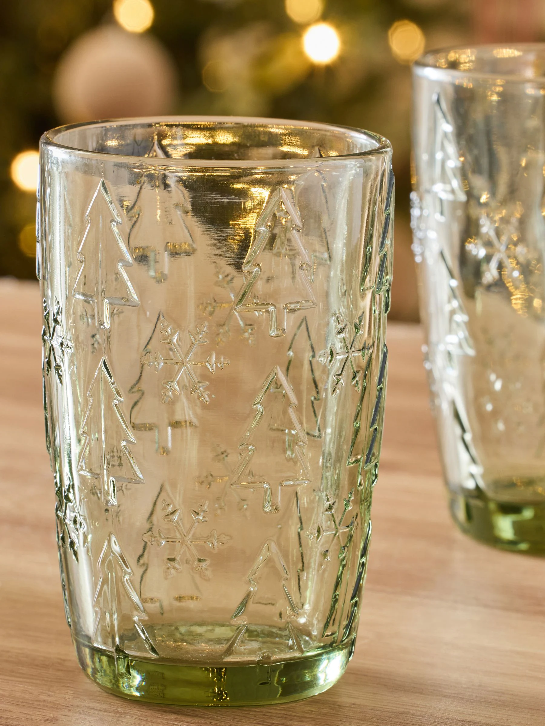 Set van 4 gegolfde glazen met kerstboommotief