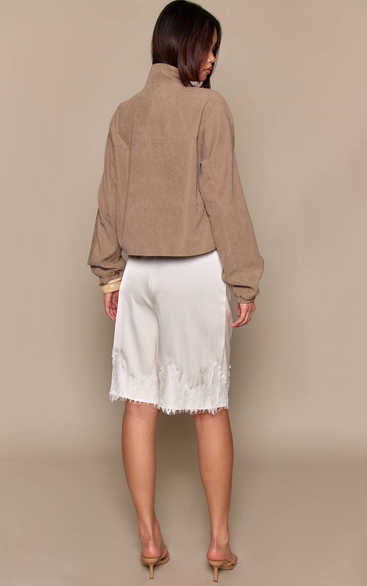 Short Long En Satin Avec Détails En Dentelle