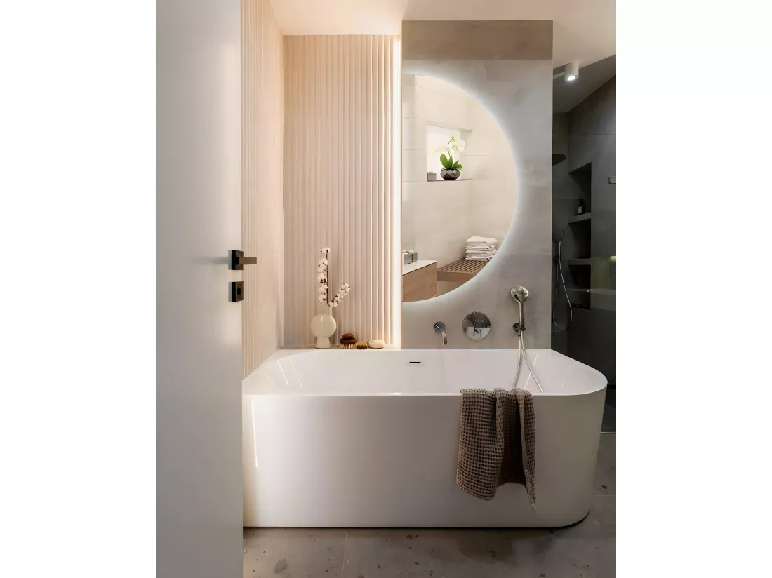 Beau Grand Miroir LED Demi-Rond pour Chambre 100cm - lumière froide