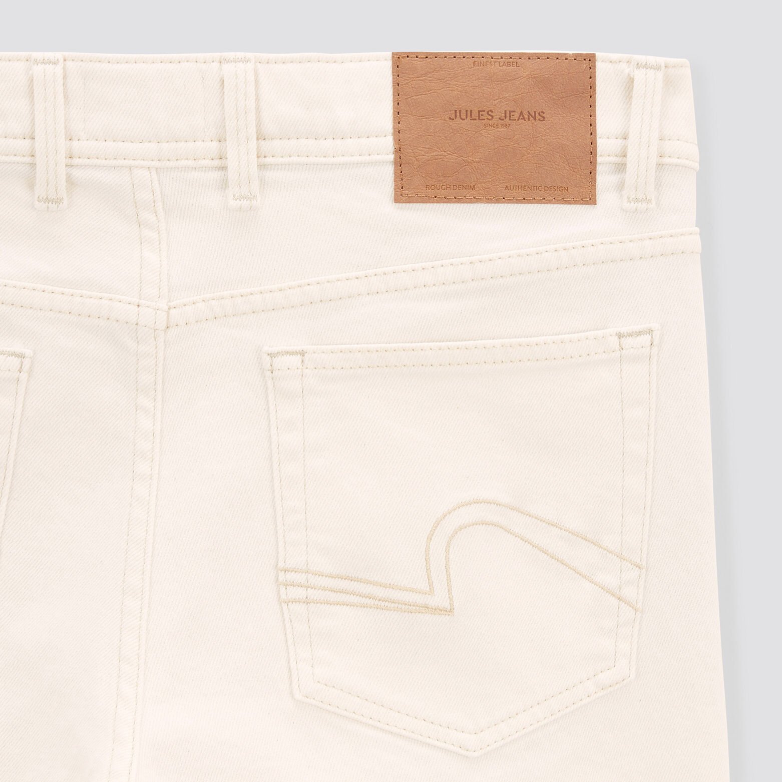 Jean straight contenant du coton régénératif ecru