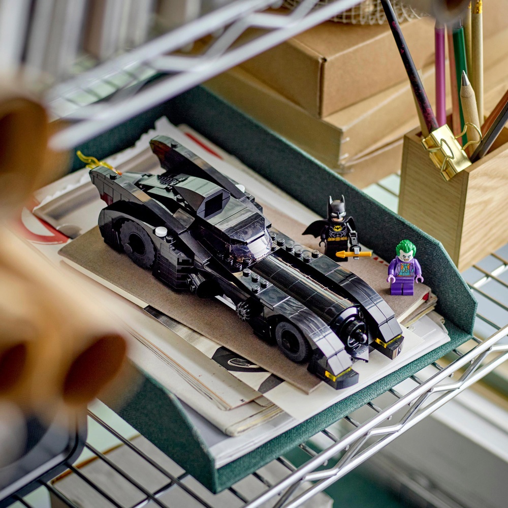 LEGO DC 76224 Batmobil: Batman vs. The Joker Chase Car Spielzeug