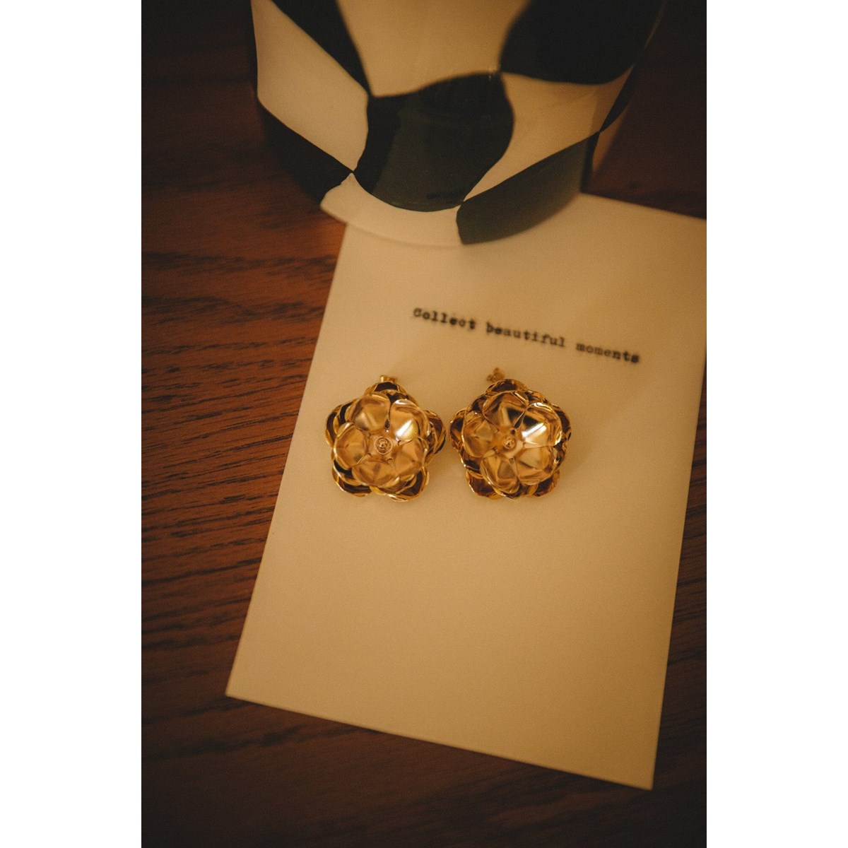 maxi boucles d'oreilles puces fleurs doré à l'or fin - AGLAÉ