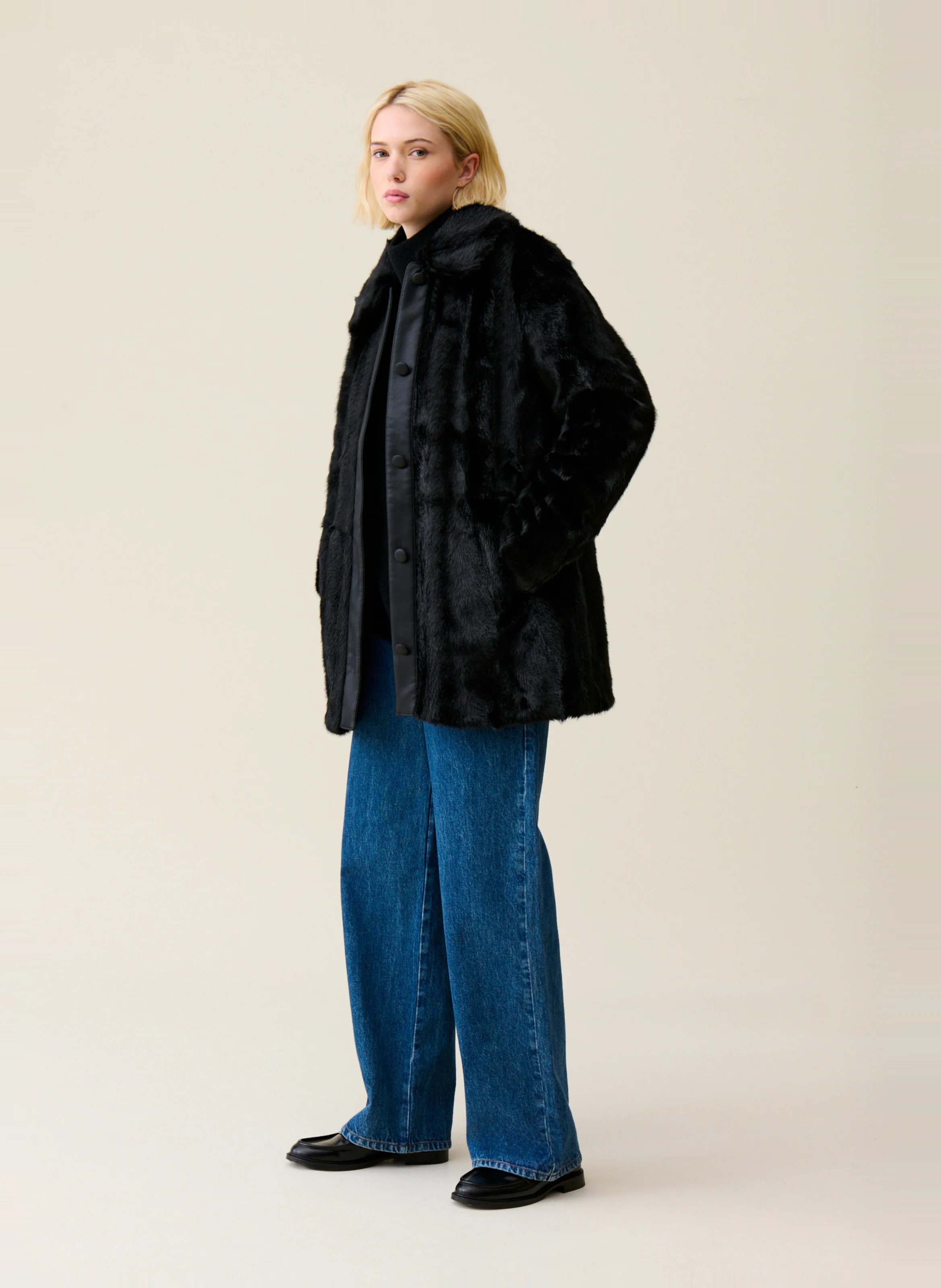 Manteau mi-long effet fourrure | Noir