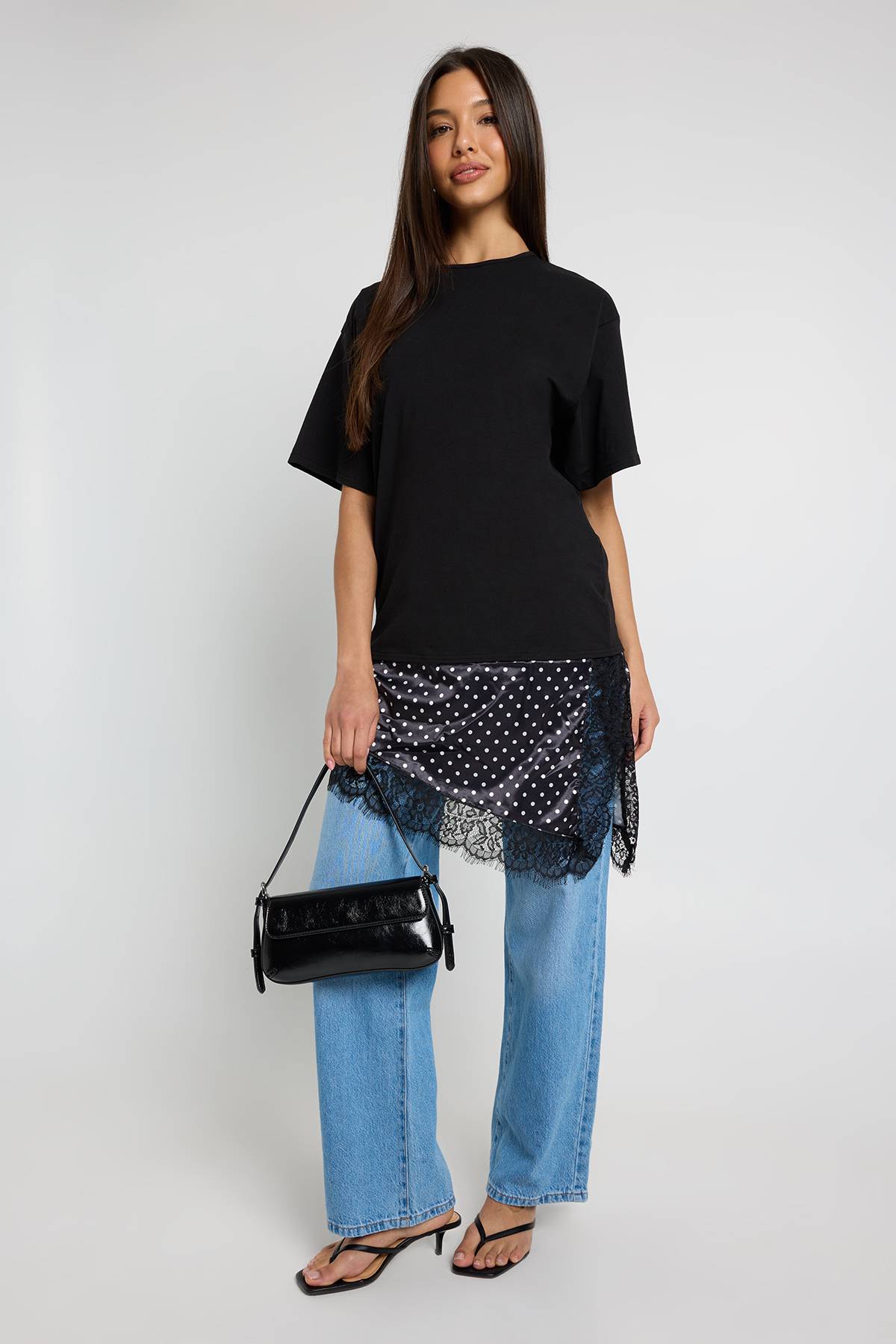 boohoo T-shirt À Ourlet Asymétrique En Satin À Pois Et Dentelle