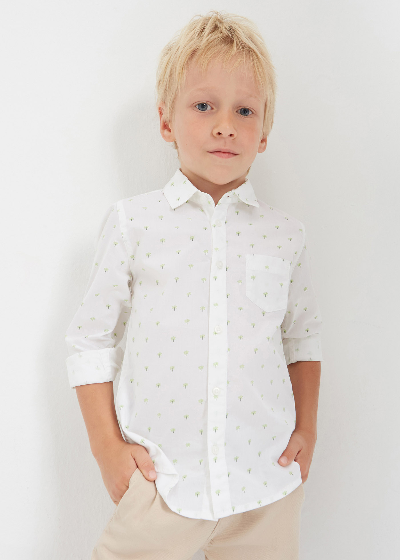 Camisa de manga comprida estampada, feita com algodão sustentável, para meninos.