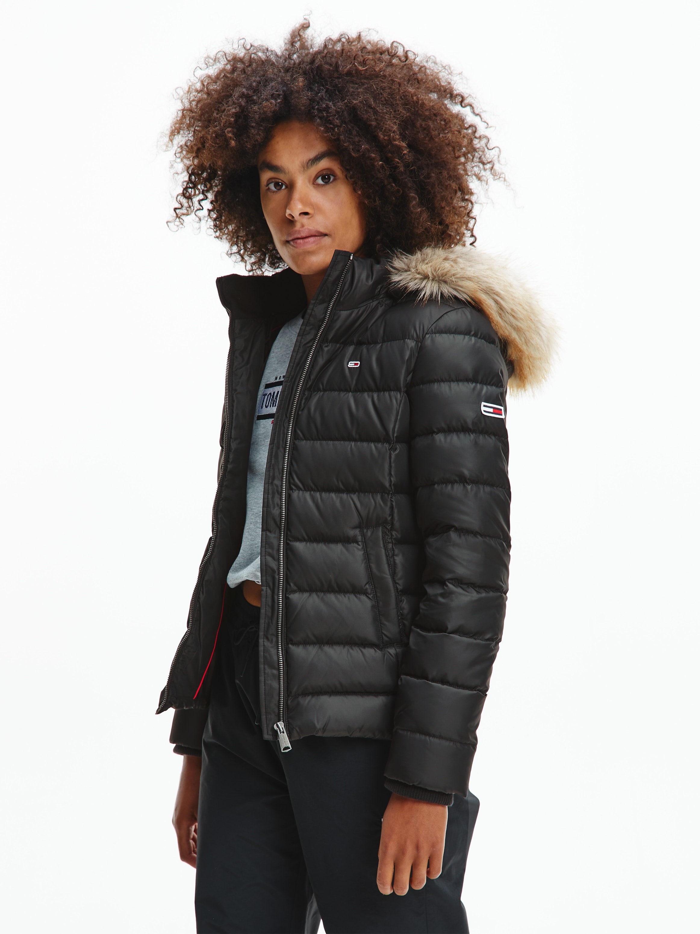 Tommy Jeans Daunenjacke »BASIC HOODED DOWN JACKET« mit Kapuze mit Fellimitat an der Kapuze & Tommy Jeans Logo-Flag