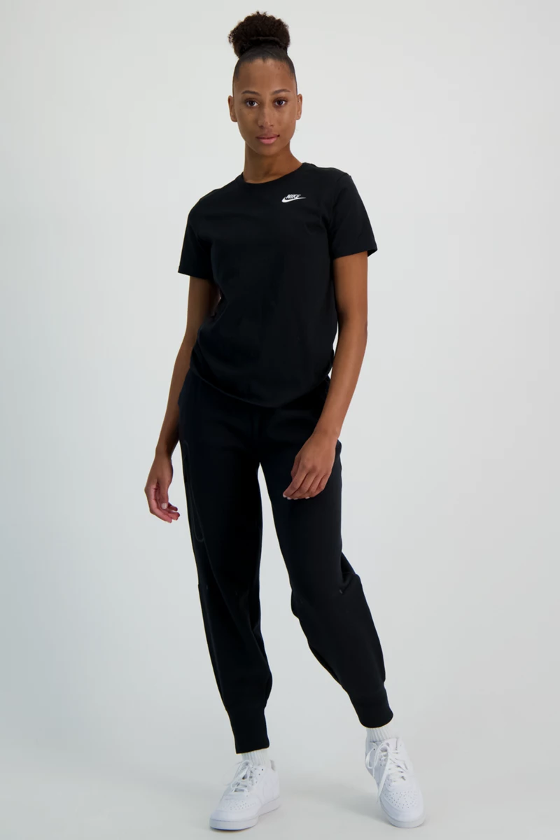 Nike Sportswear Club Essentials Damen T-Shirt