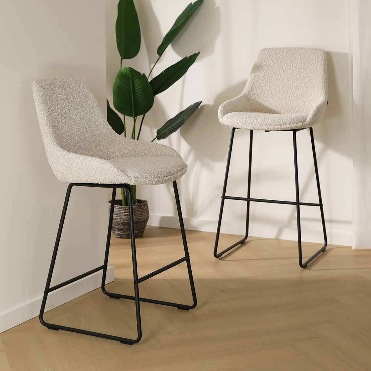 Barkruk Nino-Isa bouclé beige - zwart onderstel - 65cm