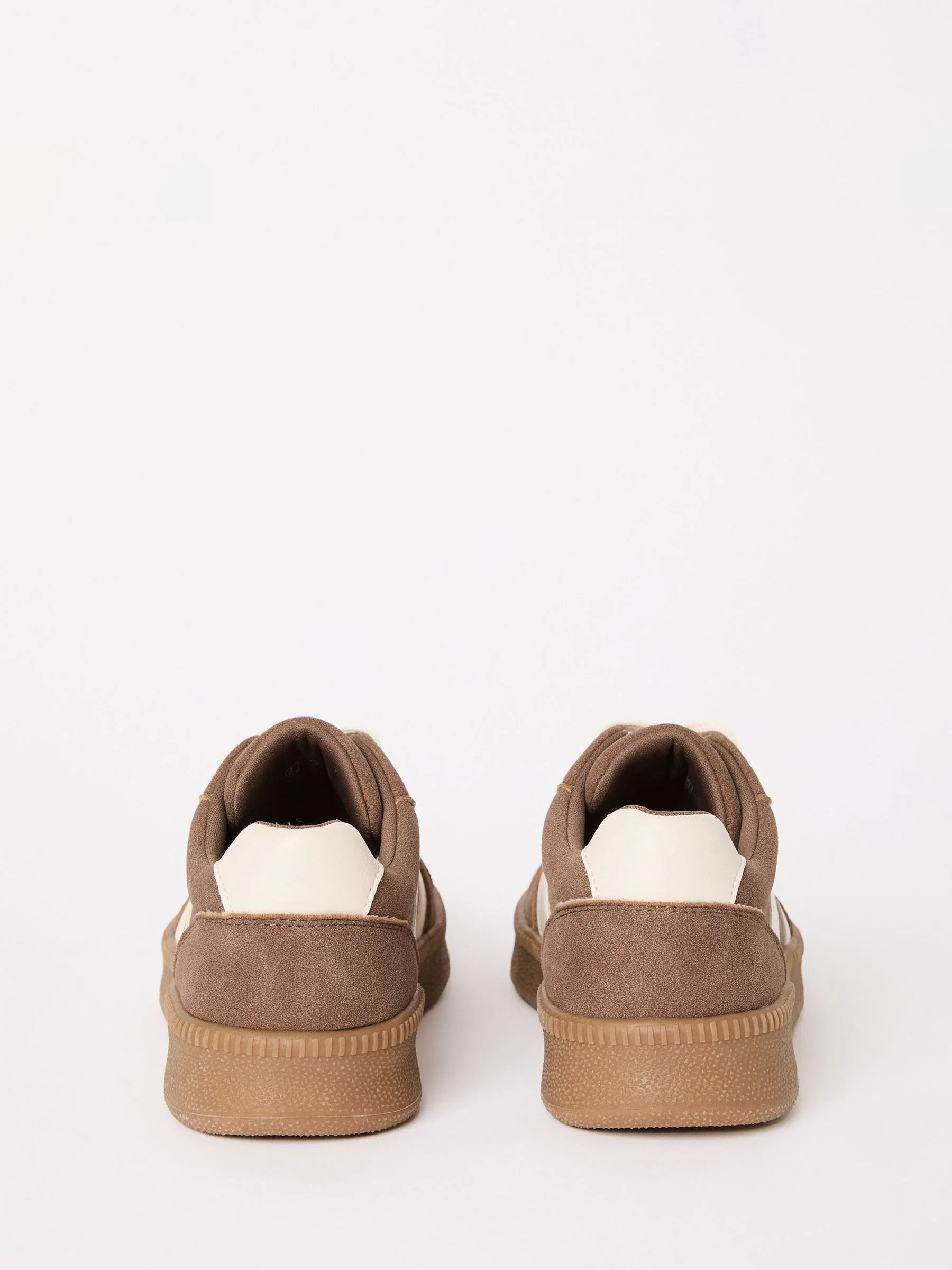 Bruin - Friends Like These retro sportschoenen met veters en rubberen zool