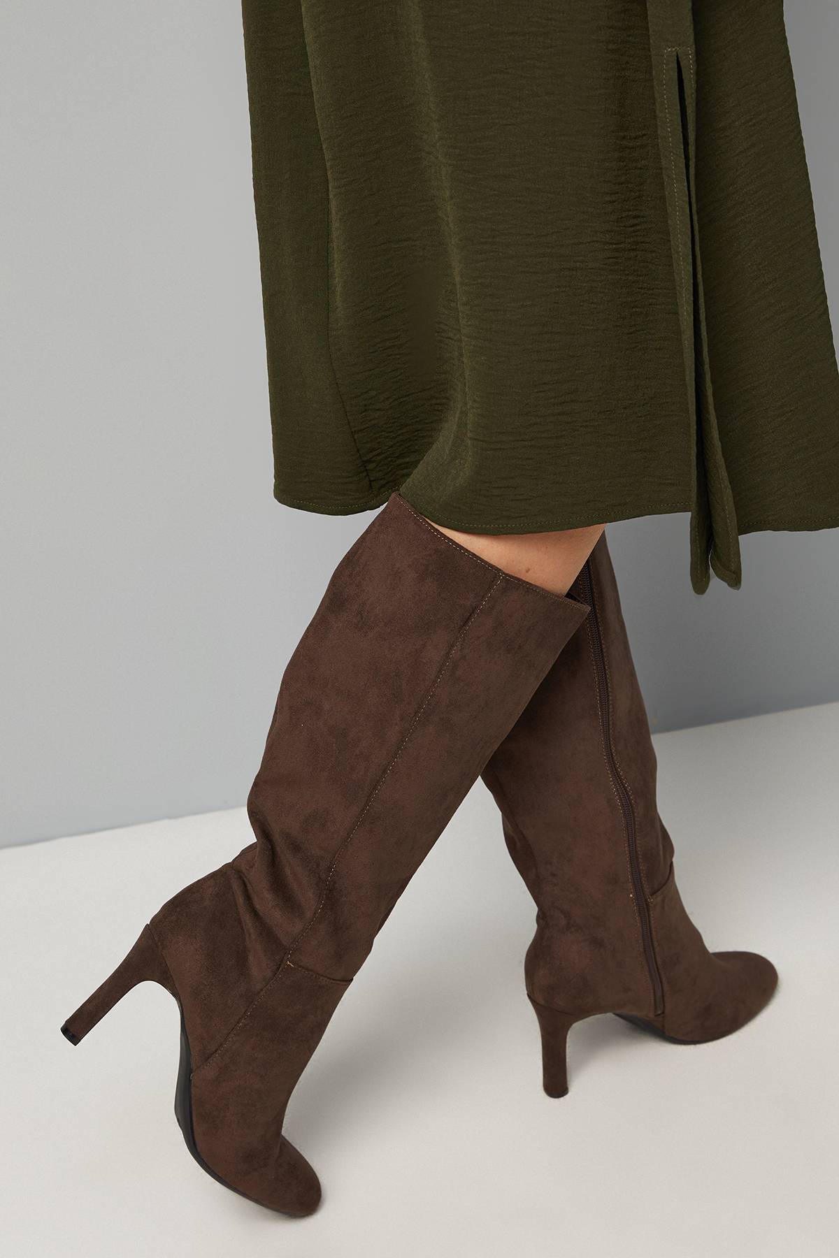 Wallis Bottes Hautes au Genou à Bout Rond et Talon Haut en synthétique
