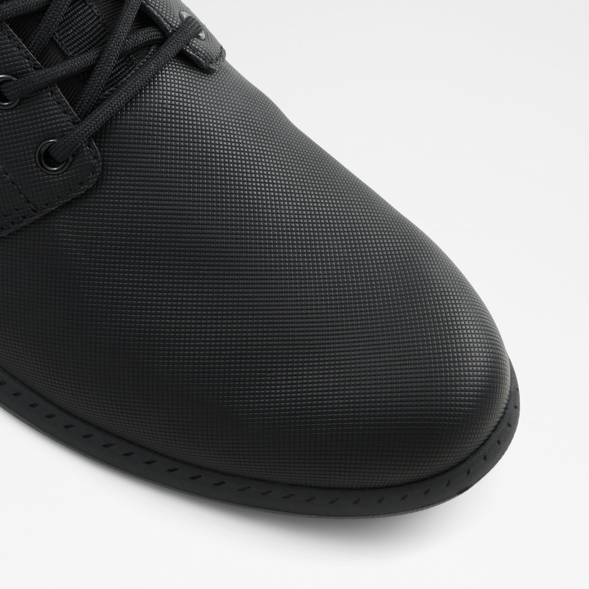 Bluffers-wr Black Synthetic Embossed Men Low top