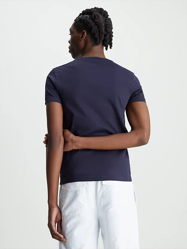 Camiseta de algodão orgânico de corte justo com logotipo.