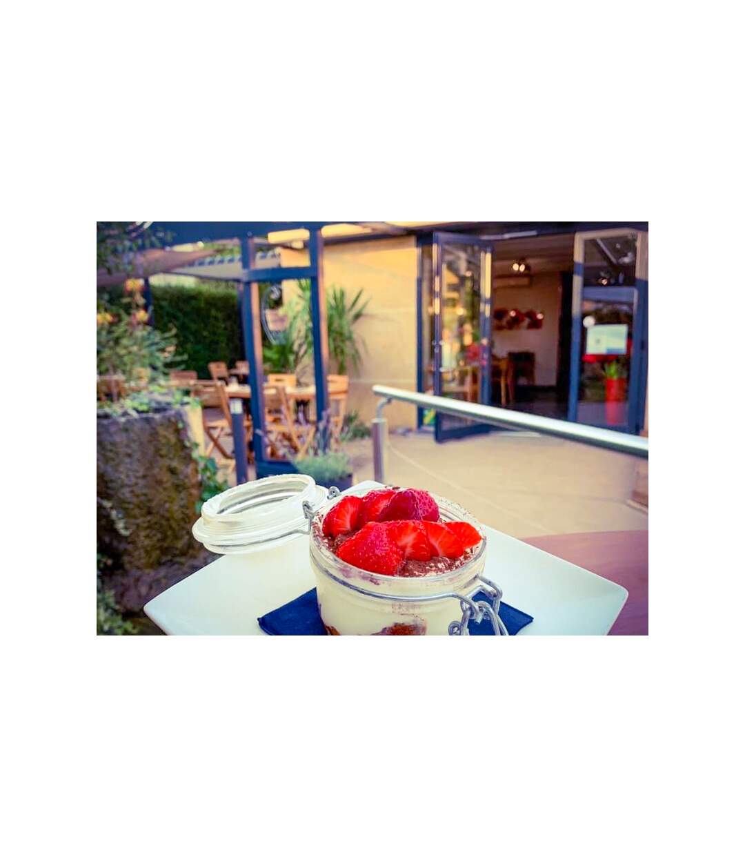 Repas en famille dans un restaurant avec jardin près de Béziers - SMARTBOX - Coffret Cadeau Gastronomie