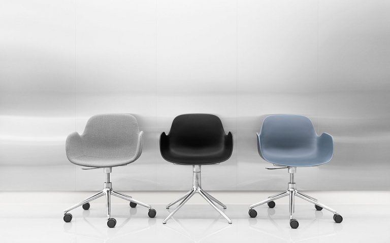 Normann Copenhagen Form Chair bureaustoel met zwart onderstel, Ultra Leather 41599 zwart