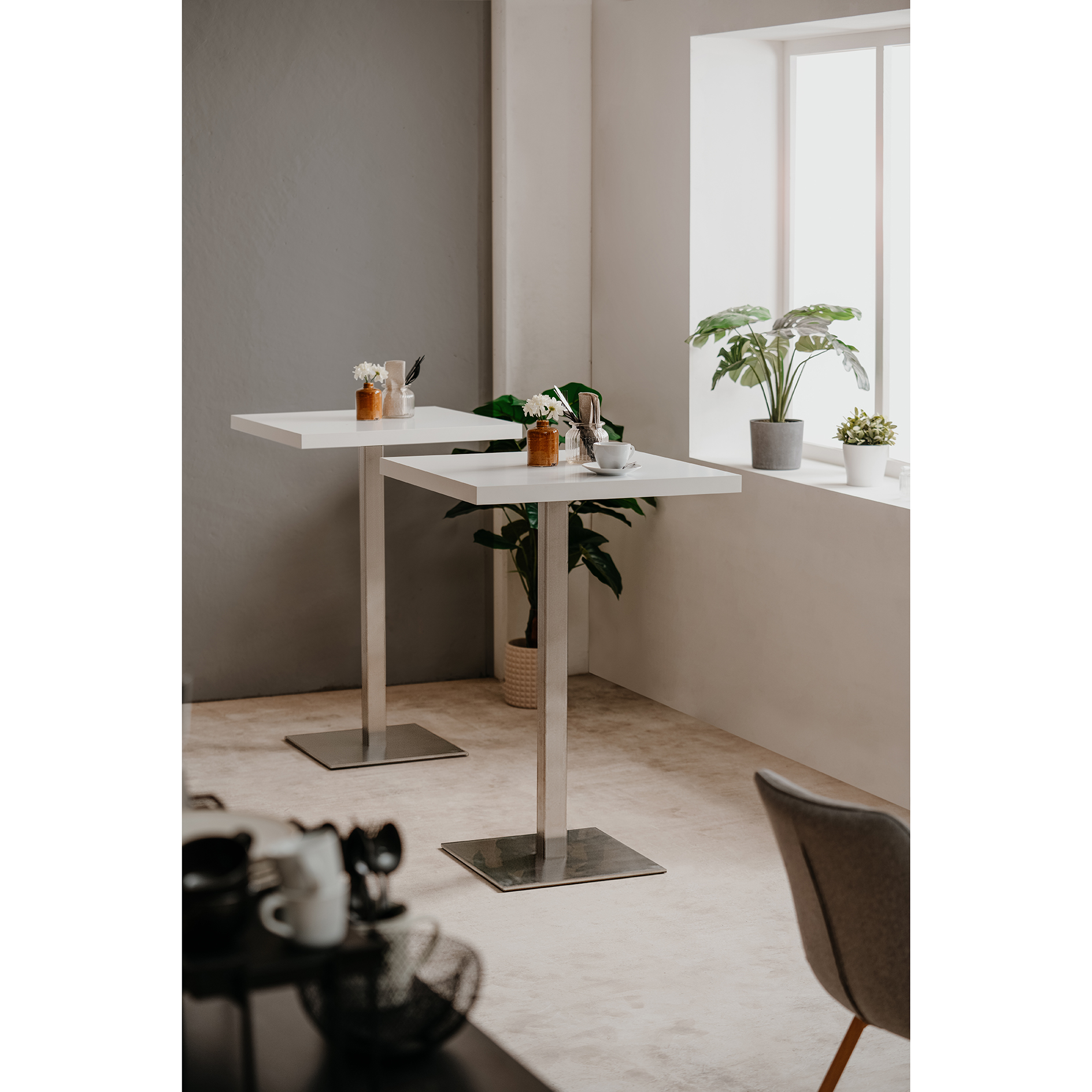 Bartisch QUADRATO - weiß - Edelstahl - Säulengestell