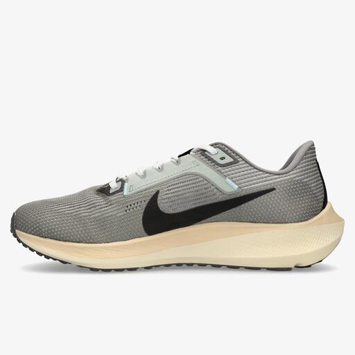 Nike Pegasus 40