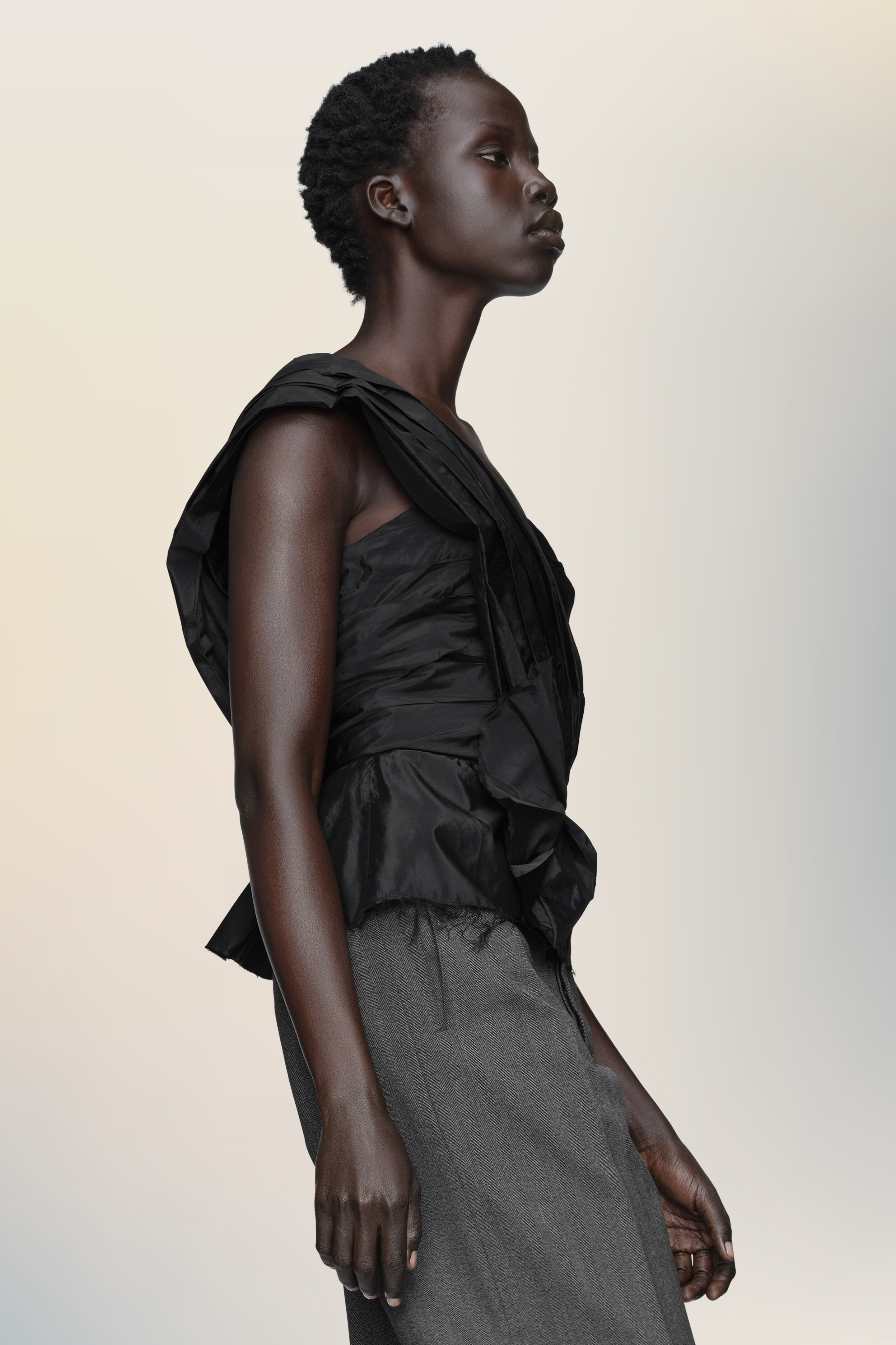 Haut drapé asymétrique noir pour femme