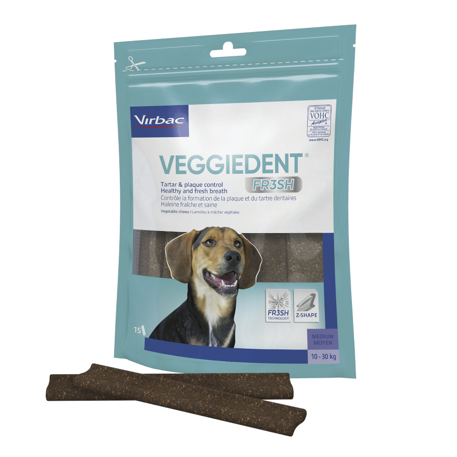 Petiscos dentais frescos Virbac Veggiedent para cães de porte médio.