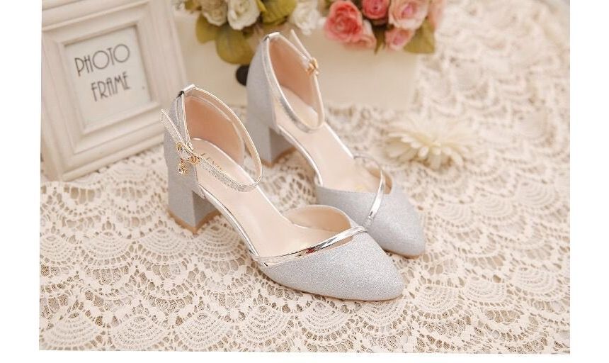 Terute - Puntige neus met blokhak en enkelbandje, glitter D'Orsay pumps