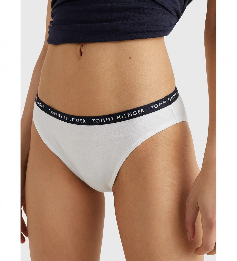 Conjunto de 3 cuecas Tommy Hilfiger com logo nas cores azul-marinho, vermelha e branca.