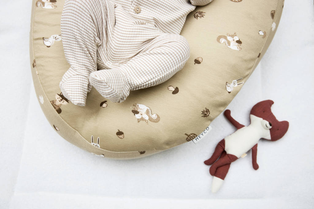 relaxhoes voor voedingskussen Forest Animals - sand