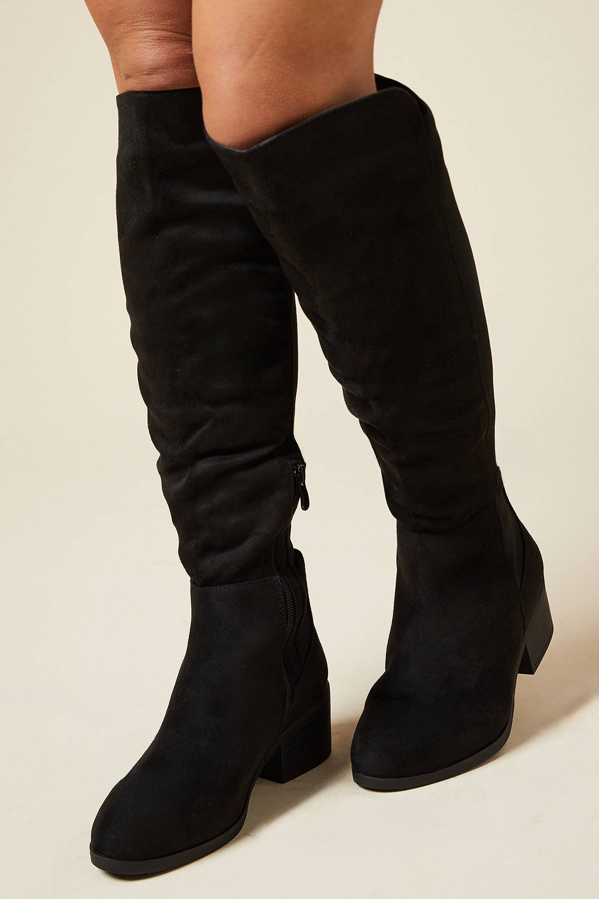 Wallis Bottes Hautes Hannah Coupe Large à Bout Amande et Talon Bas avec Élastique Arrière