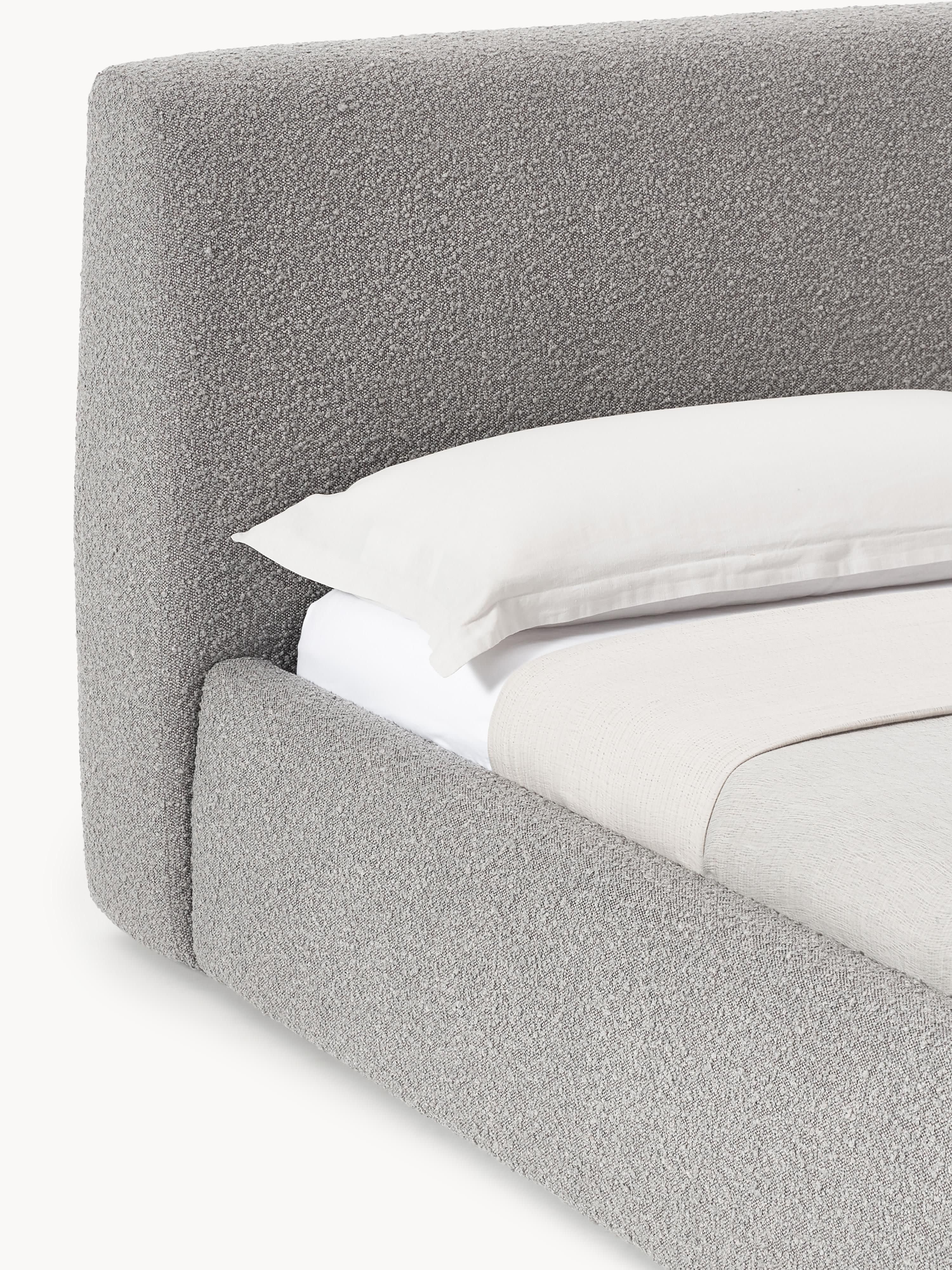 Bouclé gestoffeerd bed Cloud met opbergruimte