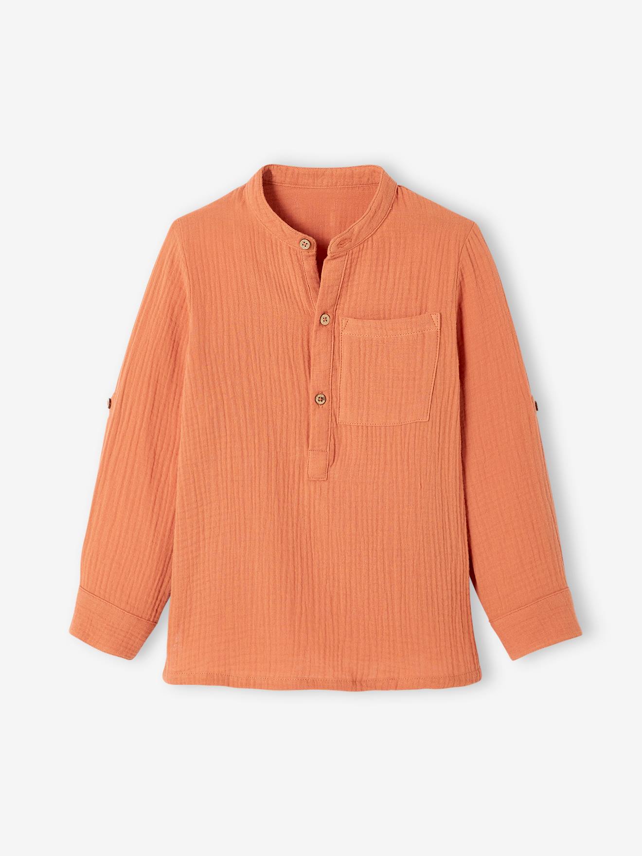 Camisa de chiffon de algodão com mangas que podem ser dobradas, para menino de pele cor de barro.