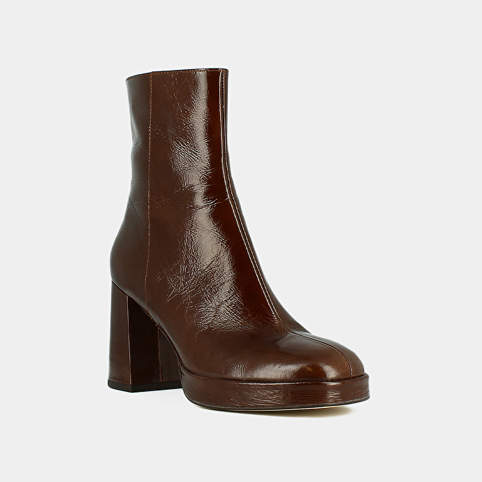 Boots à plateformes et bouts carrés  en cuir brillant marron