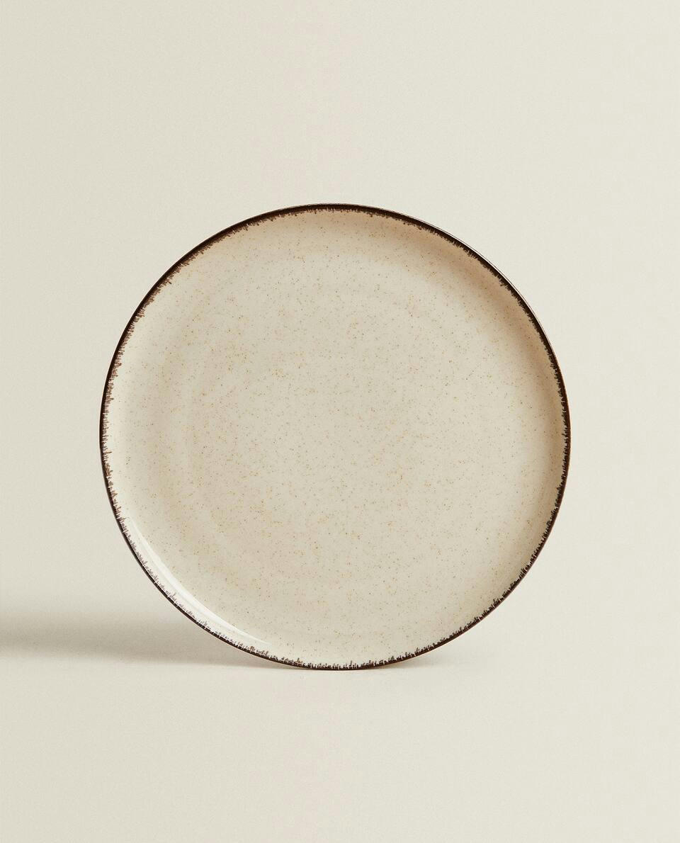 Louça de porcelana com borda de acabamento antigo
