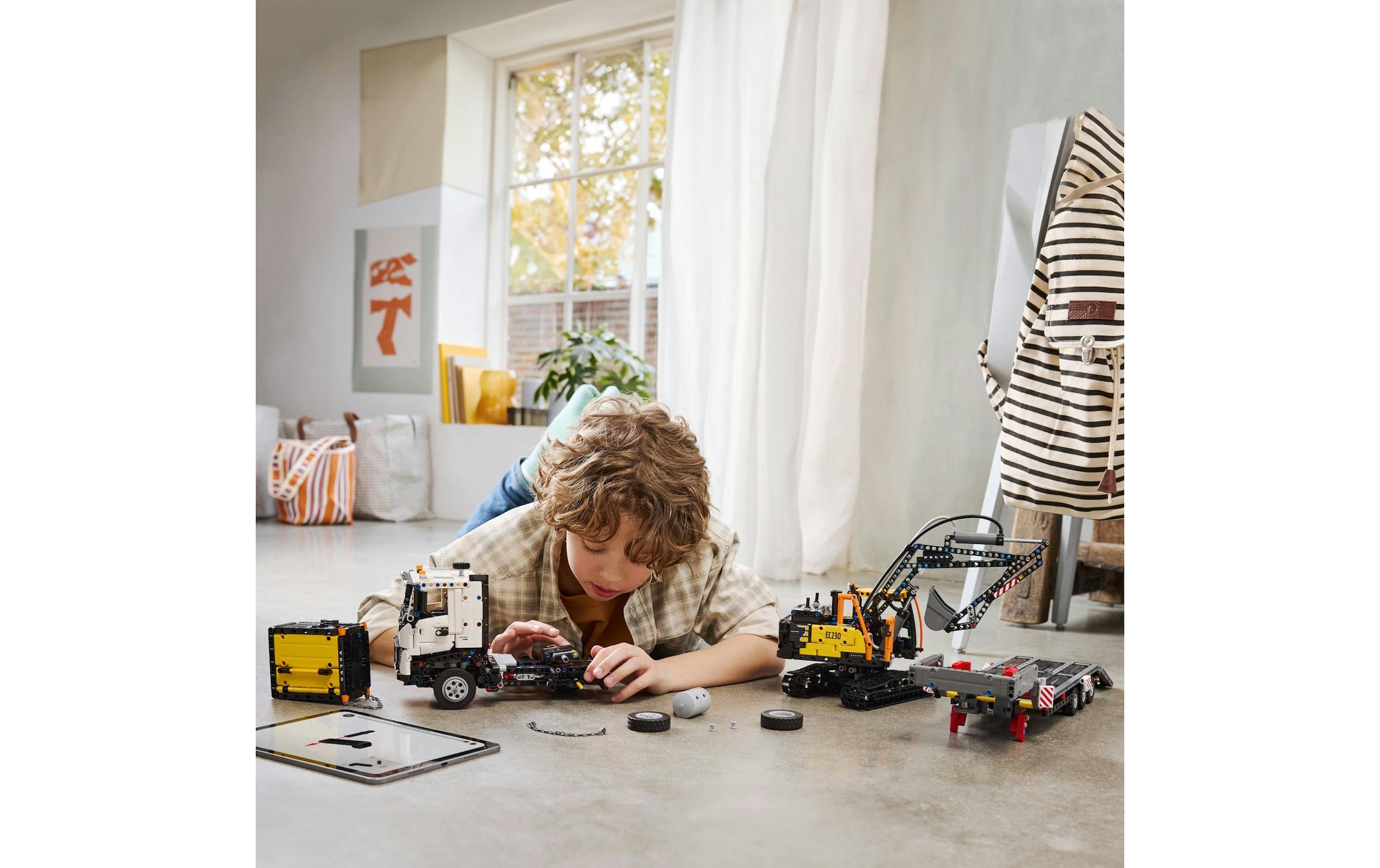 LEGO® Konstruktionsspielsteine »Technic Volvo FMX LKW mit EC230 Electric Raupenbagger 42175«