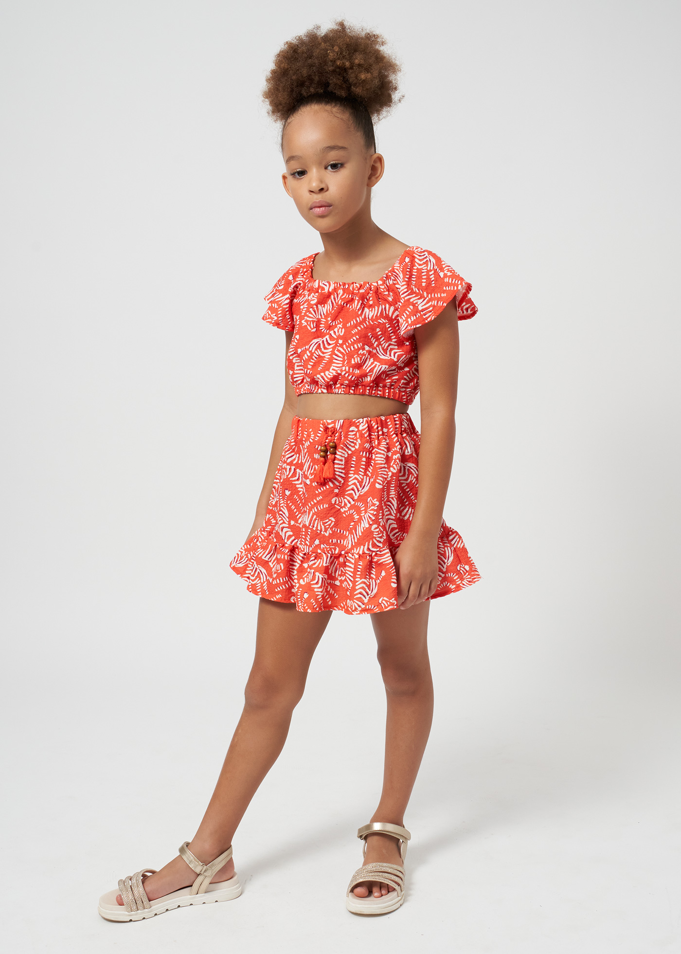 Conjunto de duas peças, blusa e saia, infantil