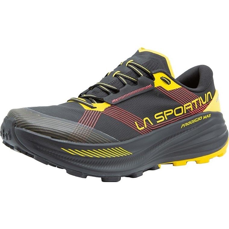 La Sportiva Prodigio Max er designet for idrettsutøvere på ultradistanse og har uovertruffen demping, komfort og beskyttelse for de aller tøffeste løpene du ønsker å takle. Enten du skal på legendariske Tor Des Geants, Swiss Peak, Tahoe 200 eller en