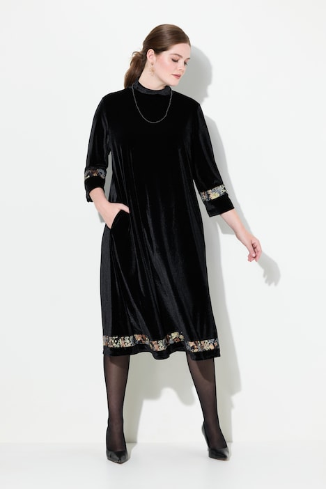 Samtkleid, Schmuckkette, Stehkragen, 3/4-Arm