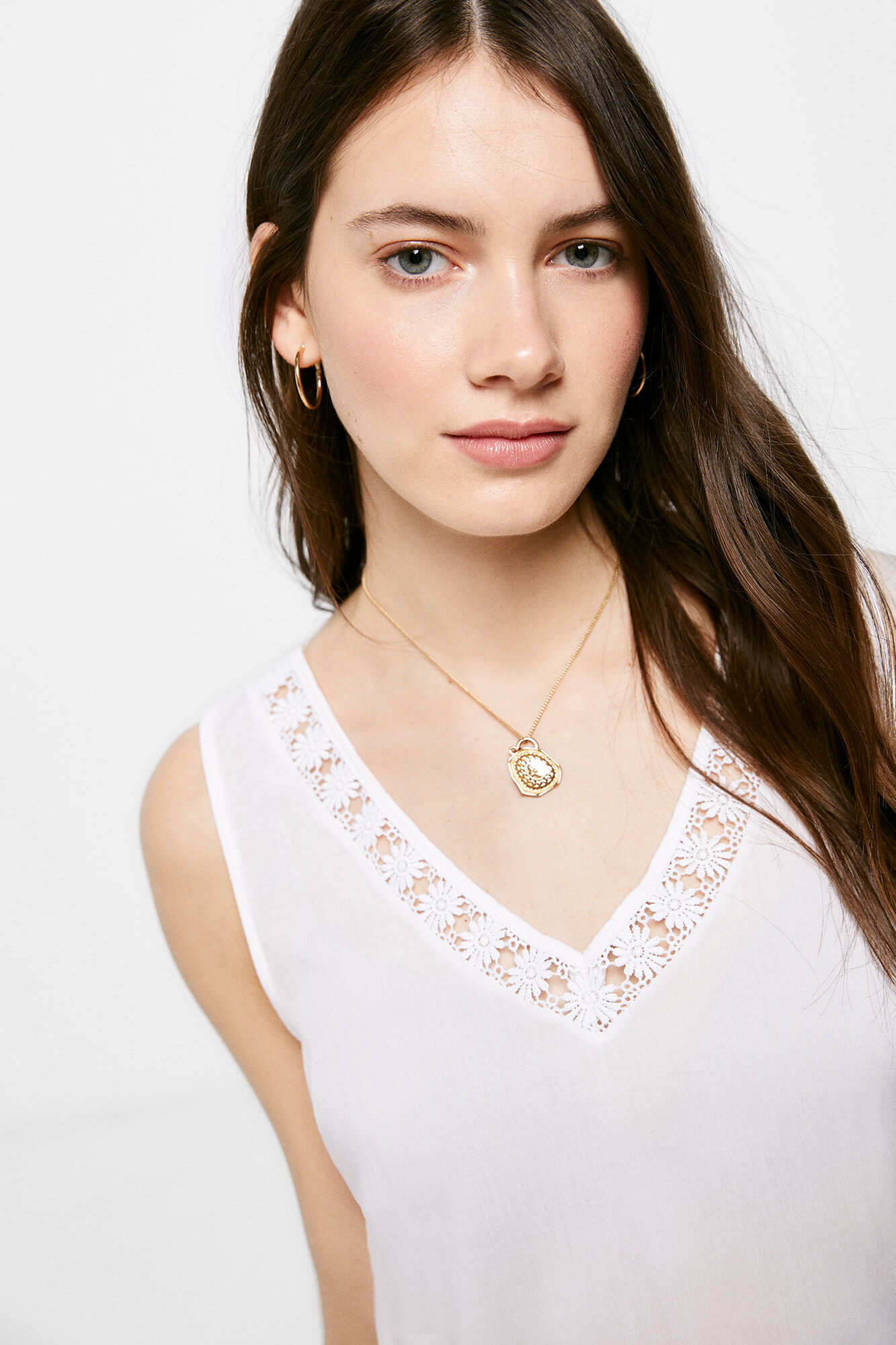 Blusa bicolor com decote em V e renda - amarela