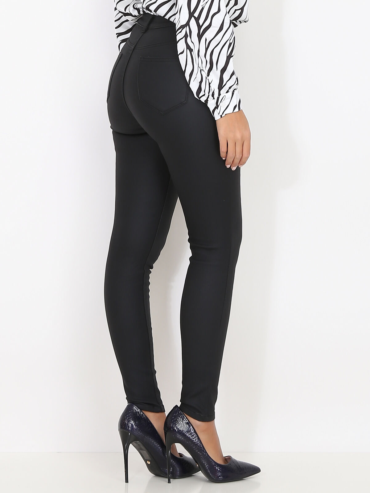 Pantalon moulant et boutonné- Noir