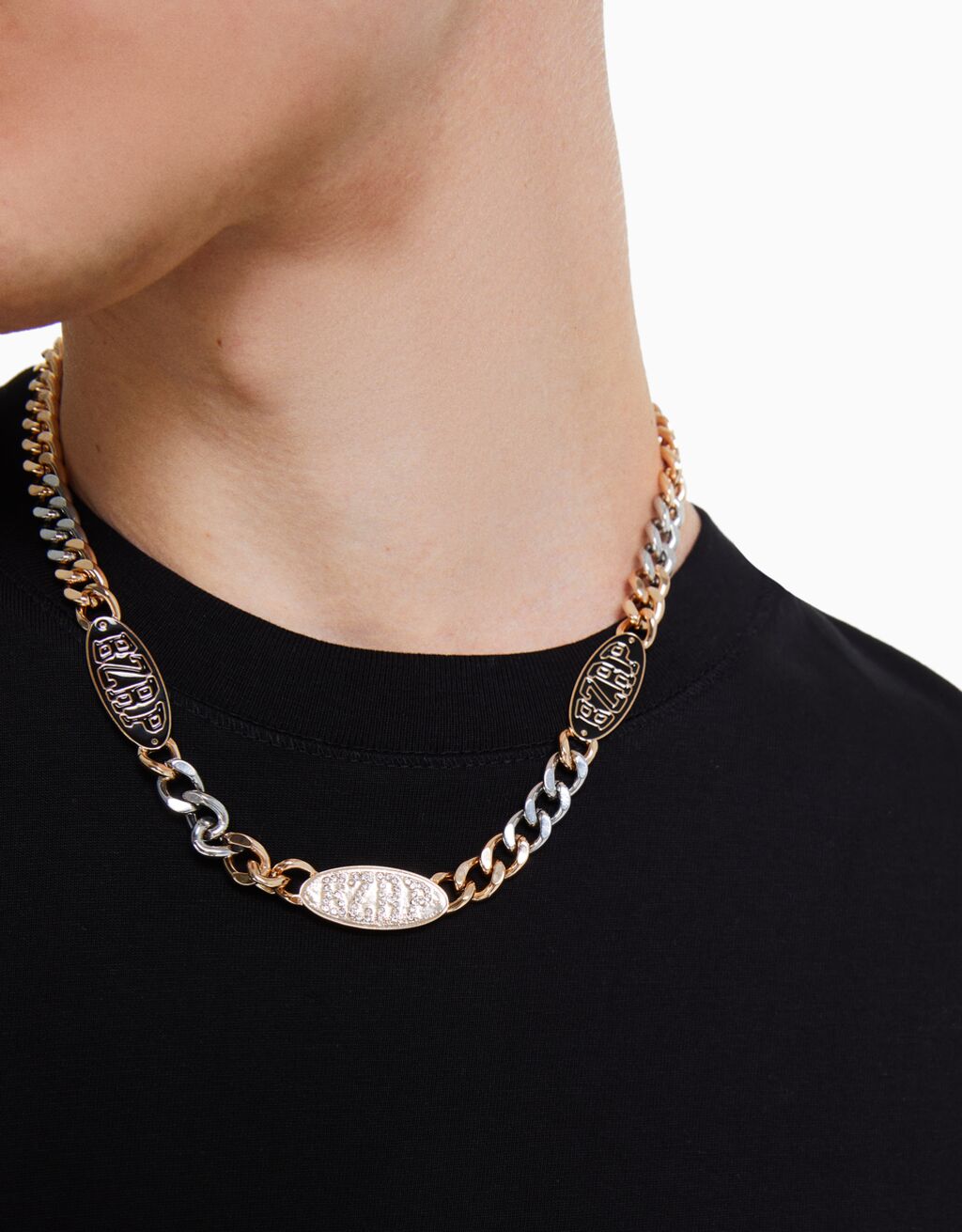 Colar e pulseira BERSHKA ft. BIZARRAP