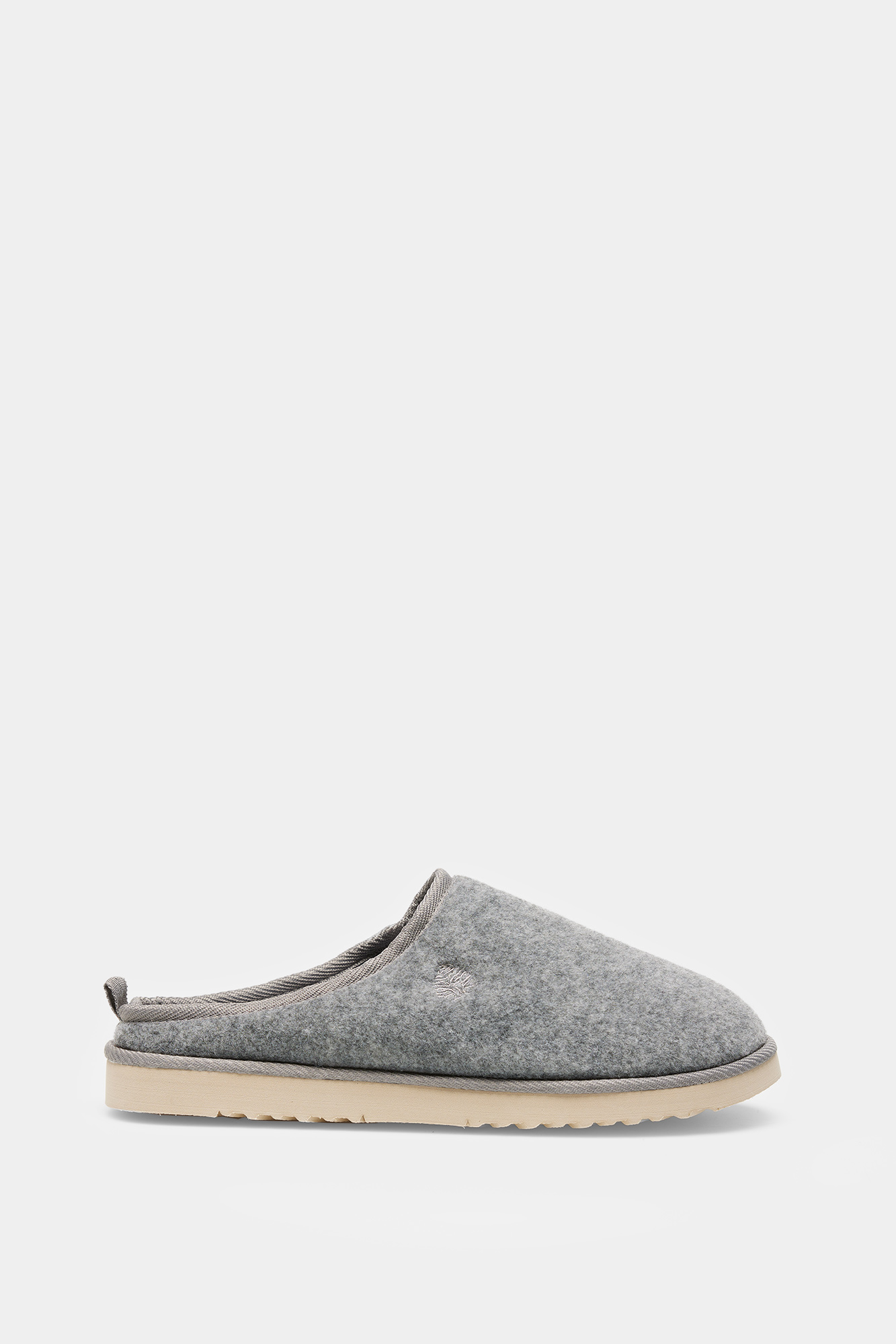 Chinelo de feltro sem calcanhar