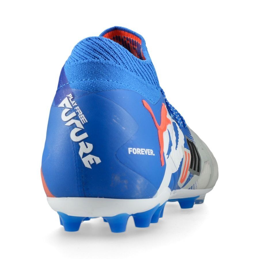 PUMA Future 8 Ultimate MG Forever - Blanc/Bleu/Gris/Noir/Glowing Red ÉDITION LIMITÉE