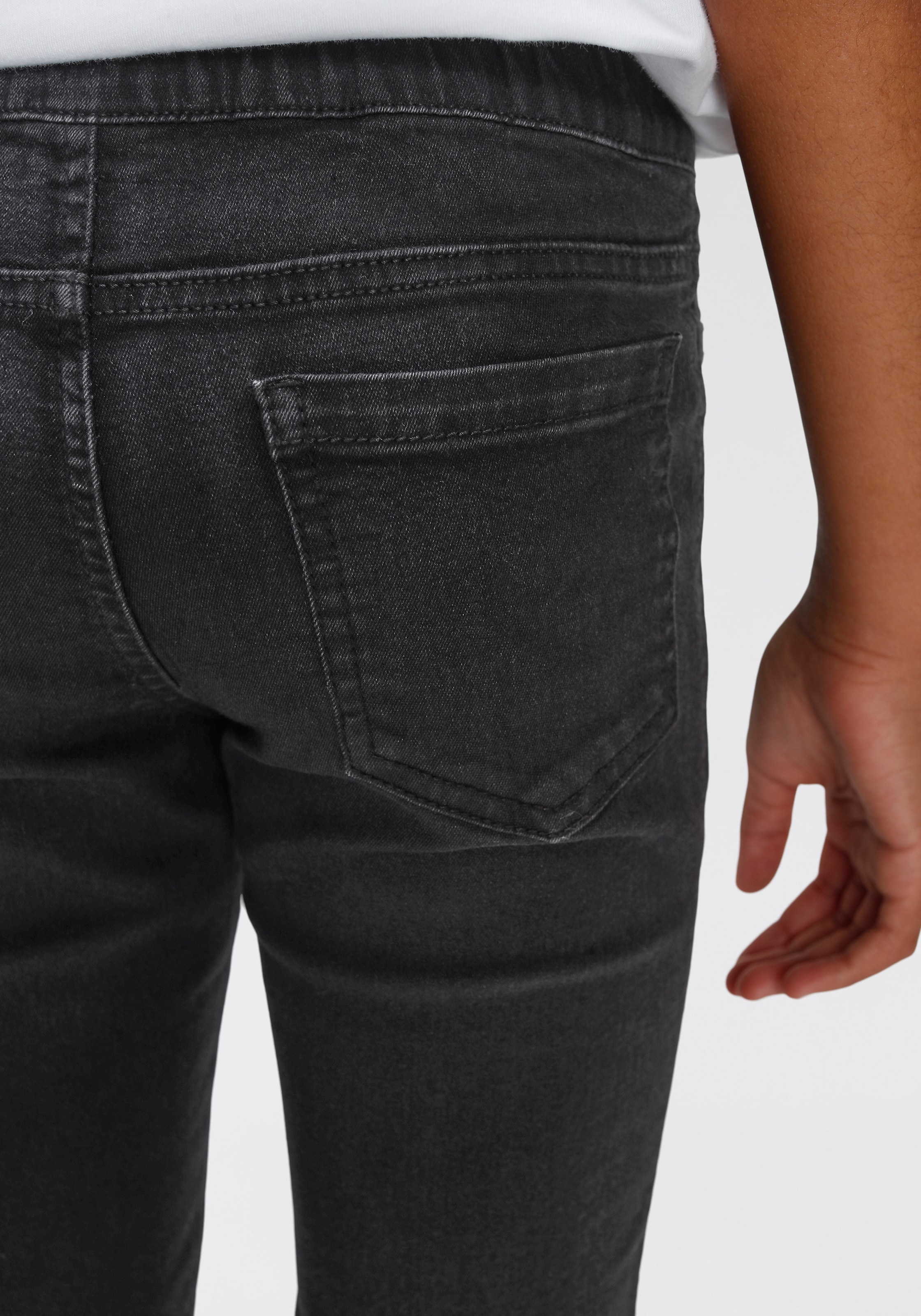 KIDSWORLD Jeansjeggings », Stetch-Jeans mit schmalem Bein«, schmale Passform,  abgesteppter Beinabschluss,  niedrige Leibhöhe