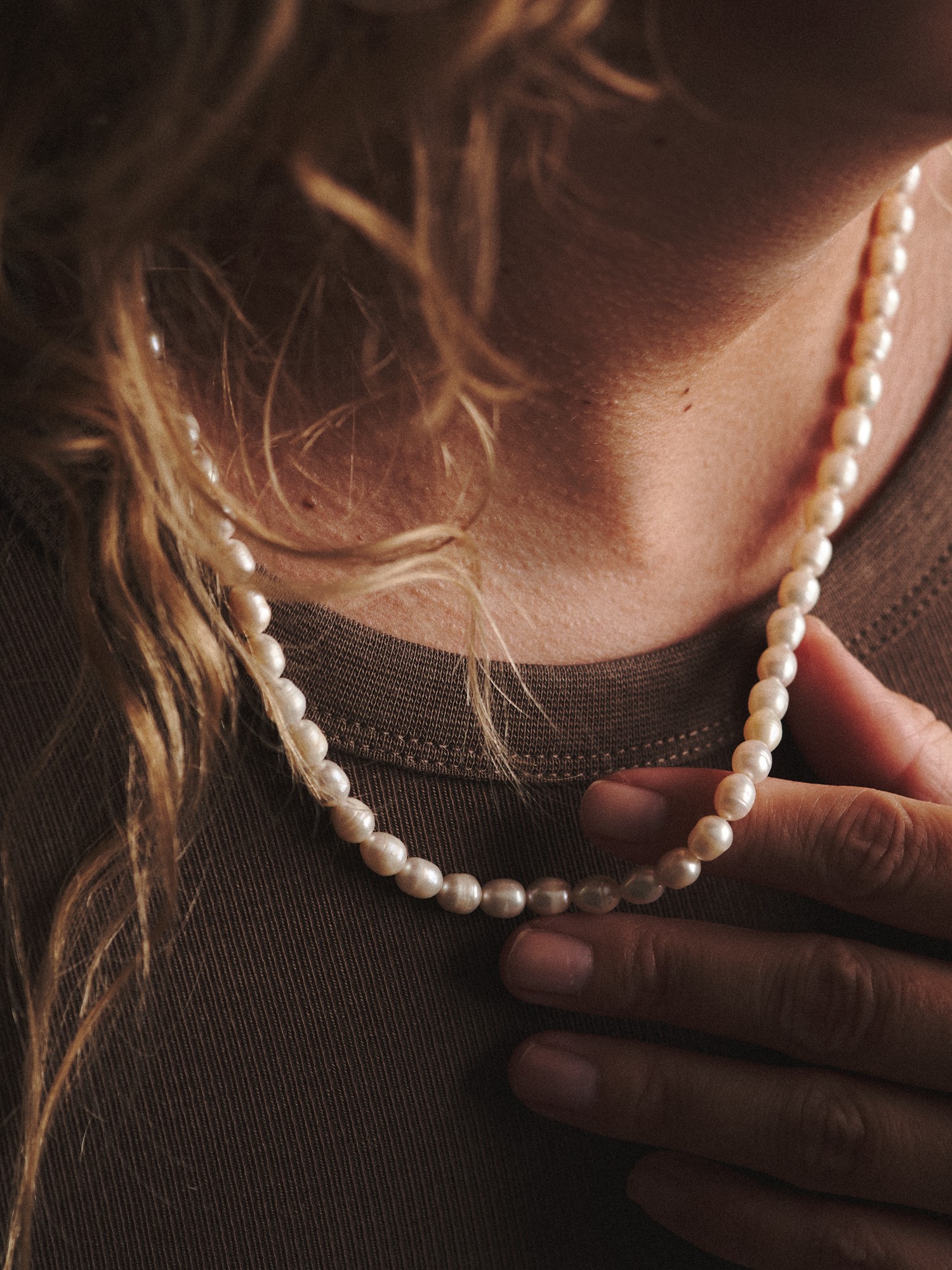 Mana Long-perlekæde | Rustfrit stål/18k forgyldt/ferskvandsperler. 50-55 cm. | Off White, Gold | & Copenhagen