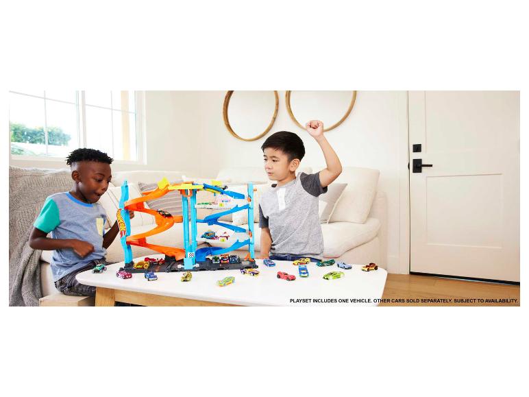 City Race Tower of Action Figure 8-jump