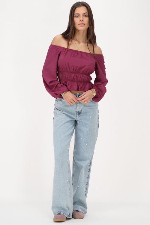 Paarse off shoulder top met ruffles