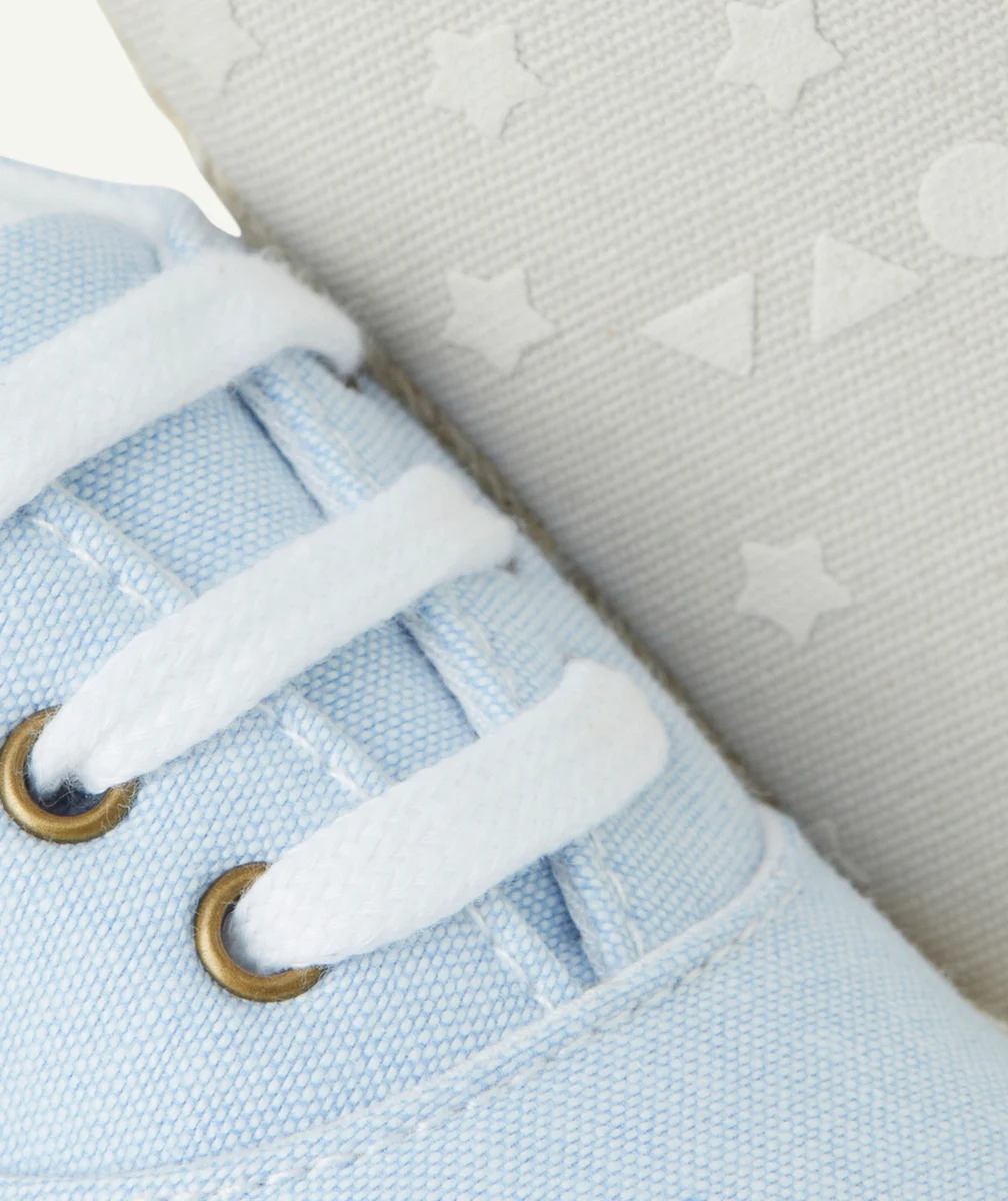 CHAUSSONS STYLE BASKETS BÉBÉ GARÇON BLEU AVEC DÉTAILS EN CORDAGES