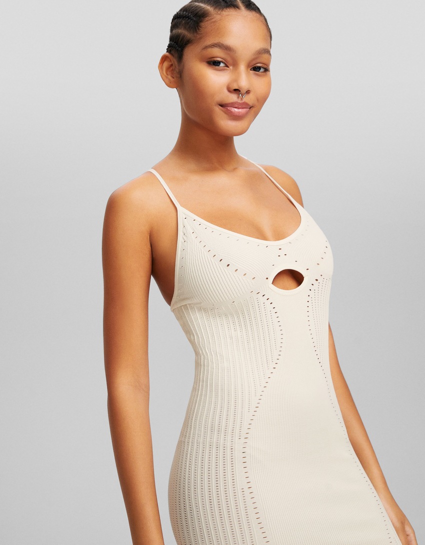 Vestido midi texturizado sem costuras com efeito desbotado