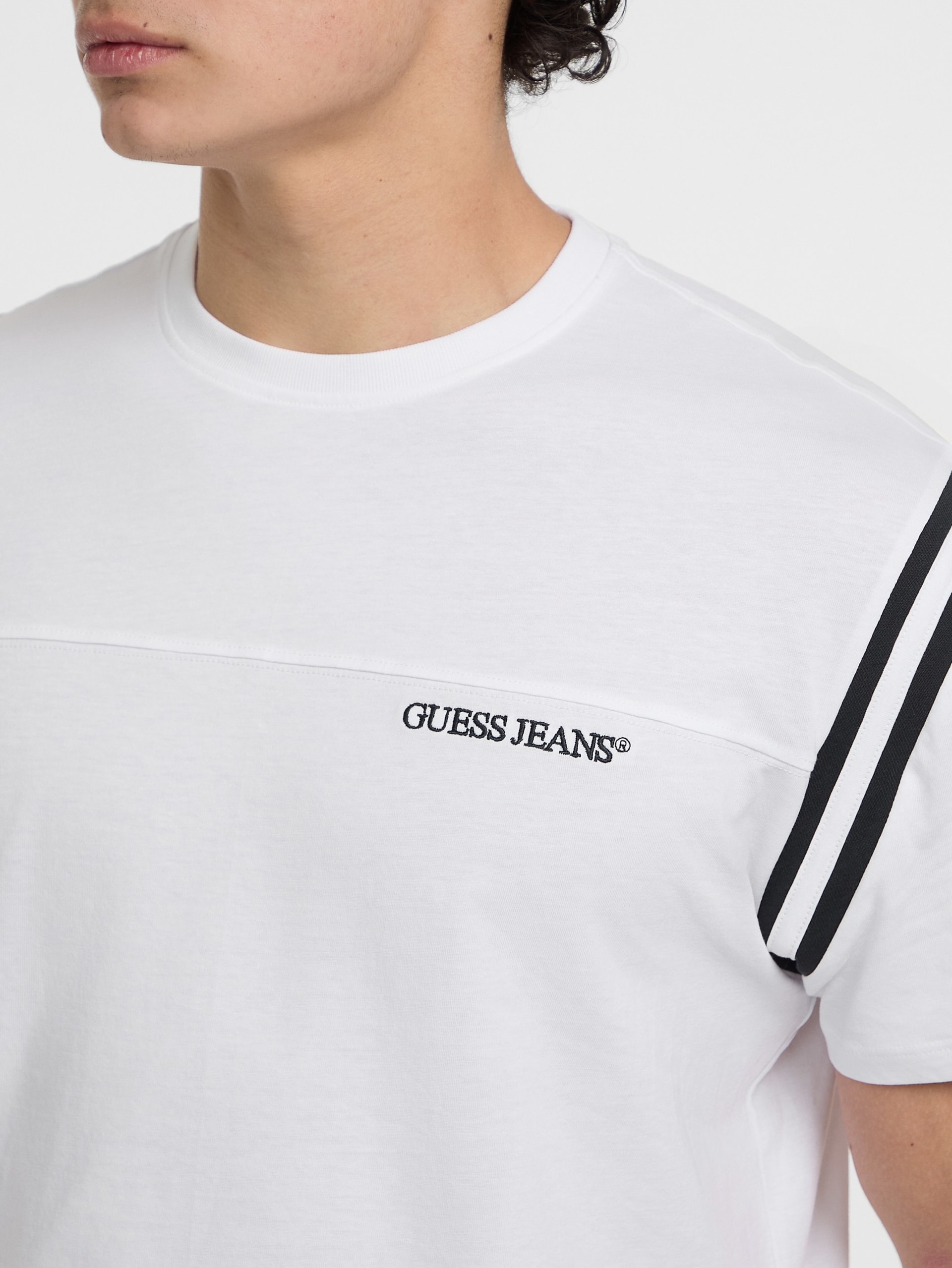Camiseta Crewneck 81