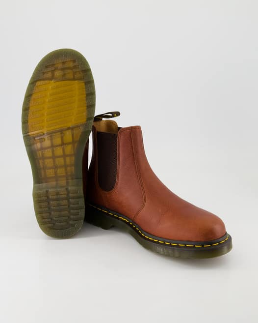 Dr. Martens 2976 Chelsea Boots in Braun