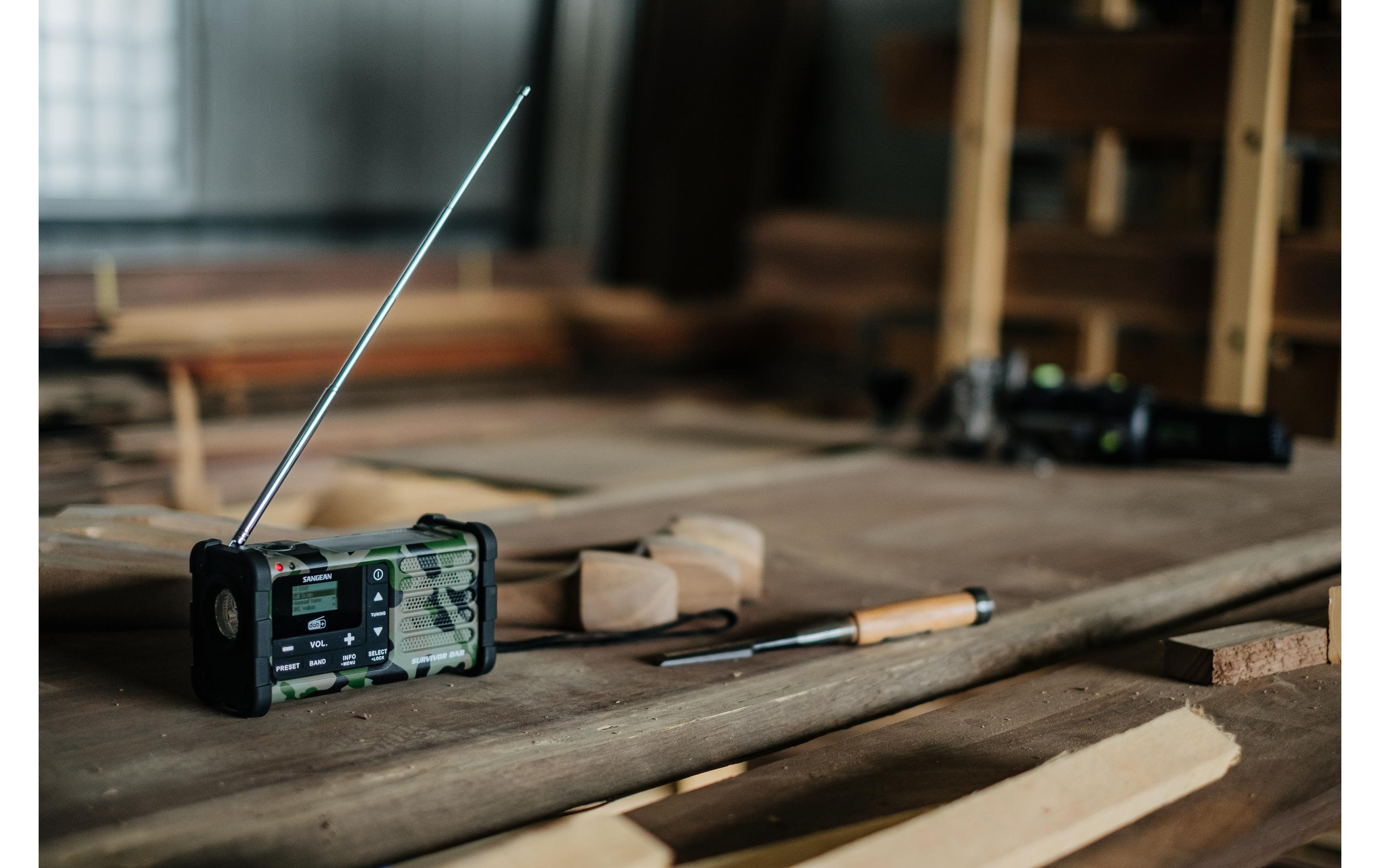 DAB+ Radio Survivor DAB Camouflage<br>Wiederaufladbares Notfallradio / Kurbelradio