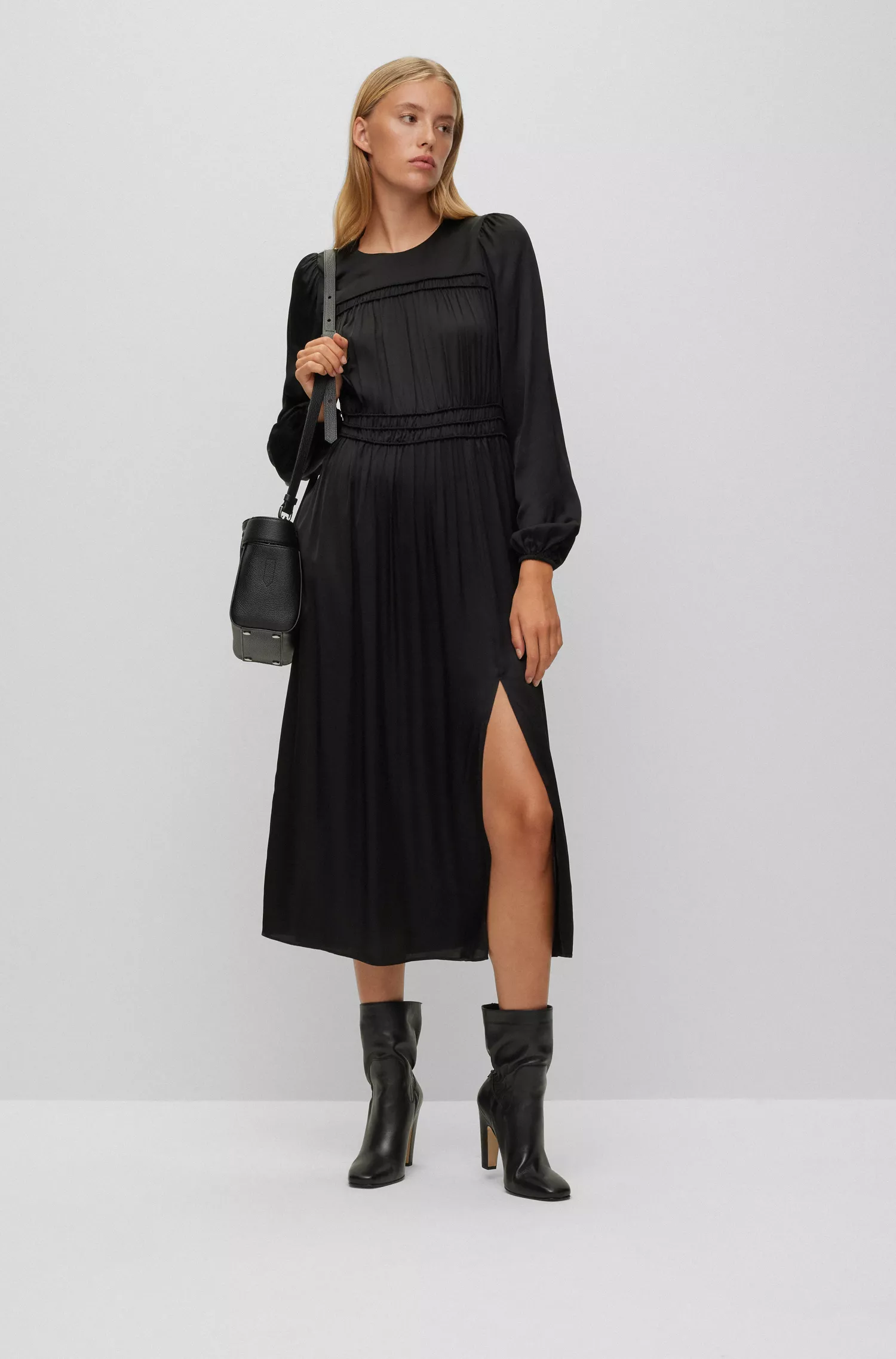 Vestido midi laranja da BOSS com detalhes franzidos.