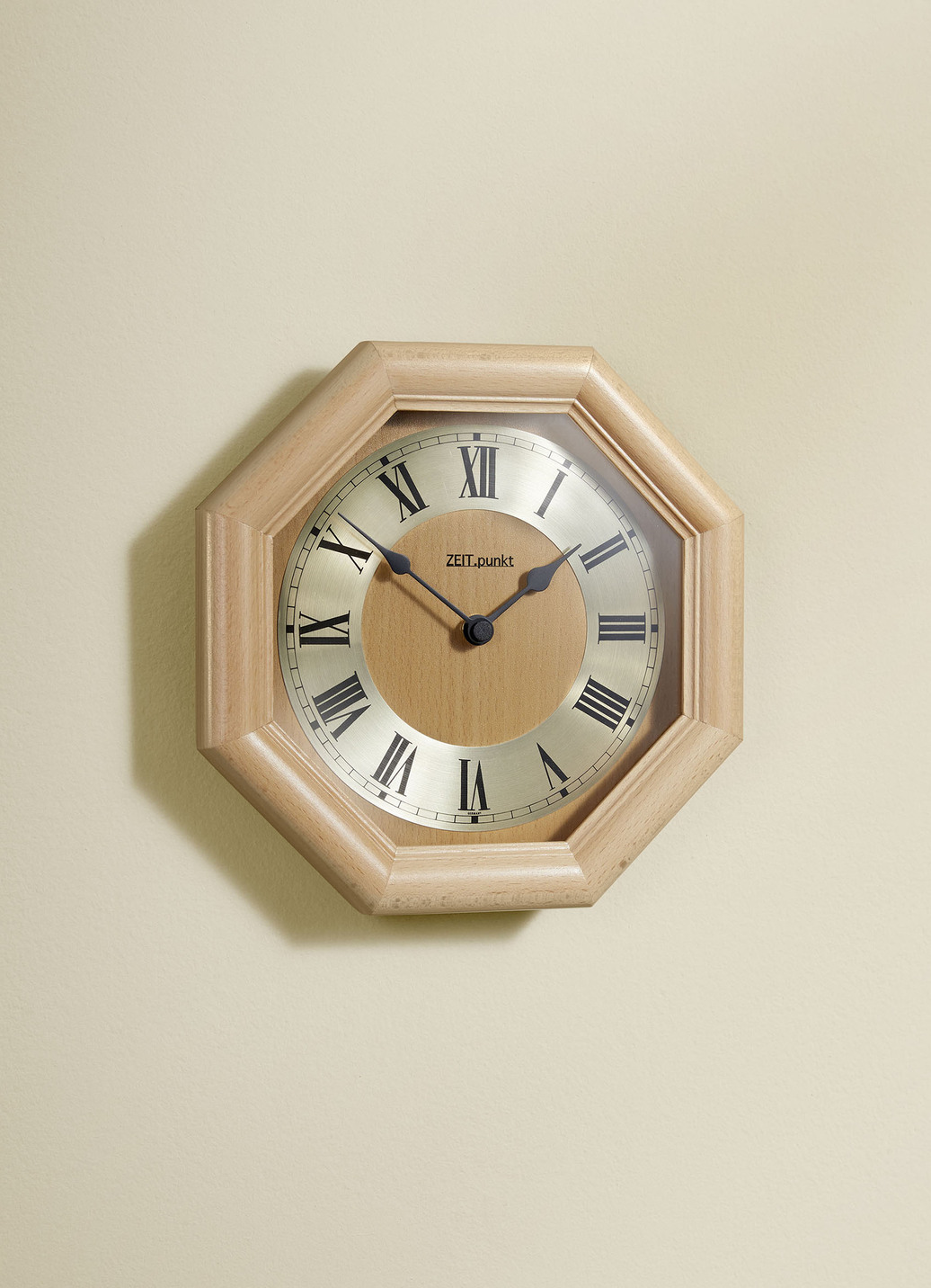 Hochwertige, achteckige Wanduhr